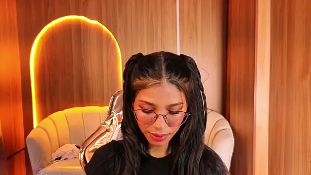 Alina b  online show from 5, 5, 2026
