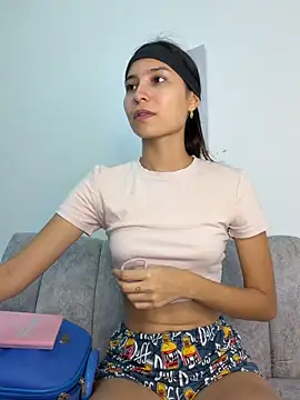 velvetluna  online show from 30, 4, 2026