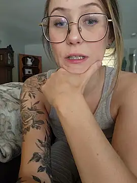 MissMiley online show from 4, 2, 2026