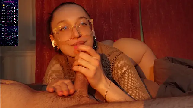 Strawberrywithcream18 online show from 5, 2, 2026