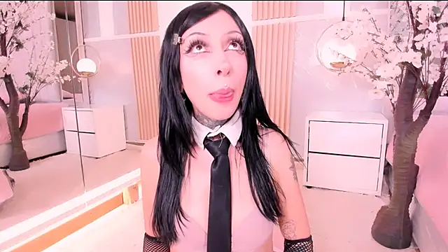 SalemBlackrose online show from 4, 2, 2026