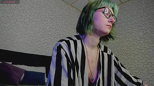 Scarle Whisper online show from 12, 5, 2026