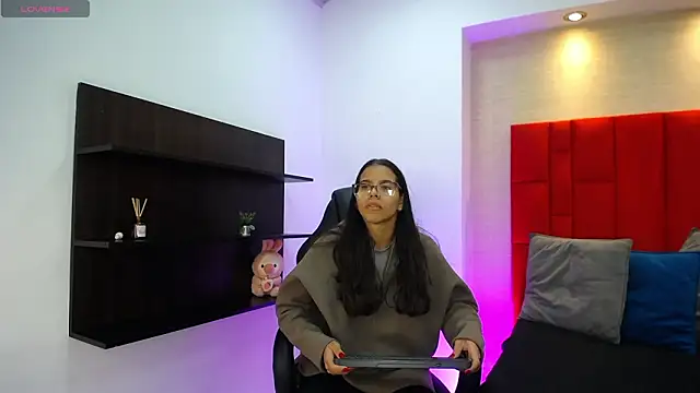 Luna Millers online show from 3, 2, 2026