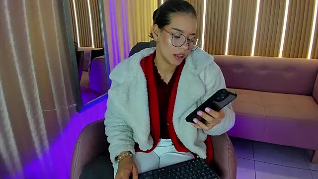 Luna Millers online show from 9, 5, 2026