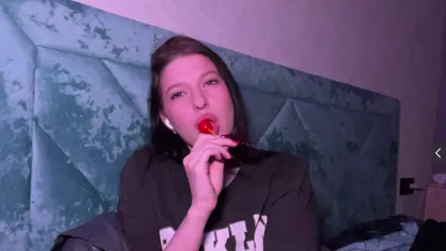 Sarahsolara online show from 17, 3, 2026