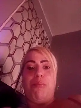 Snapshot of Shirley0810 chatting on 15, 4, 2026 Shirley0810 online show from 15, 4, 2026