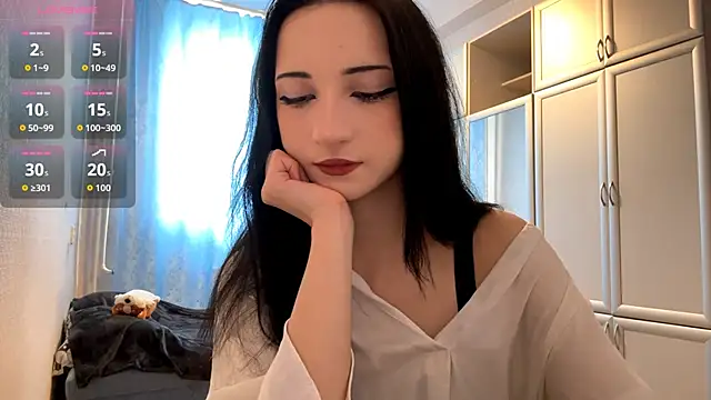 UrBabeLuna online show from 2, 2, 2026