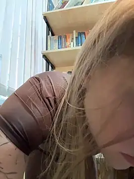 Snapshot of StreetSquirt chatting on 1, 6, 2026 StreetSquirt online show from 1, 6, 2026