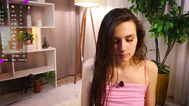 SuzannaFiallo online show from 2, 2, 2026