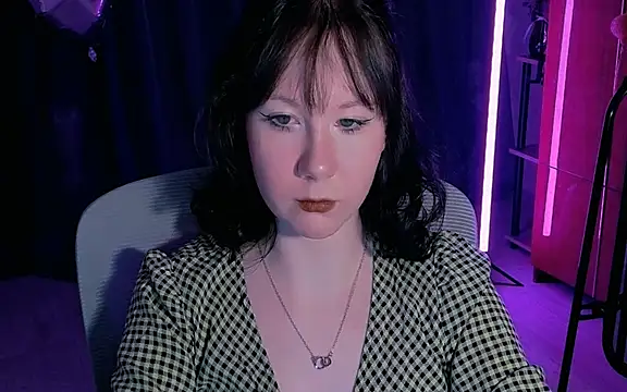 Snapshot of marty_bree chatting on 6, 5, 2026 marty bree online show from 6, 5, 2026