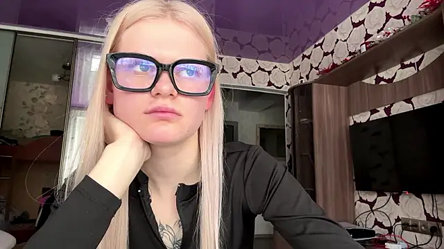 EugeniePostemski online show from 11, 2, 2026