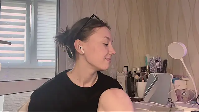 Snapshot of KimberleyBarfield chatting on 14, 4, 2026 KimberleyBarfield online show from 14, 4, 2026