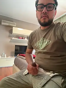 latinocalientehot online show from 26, 4, 2026
