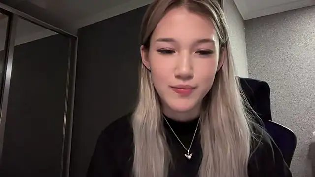 Snapshot of lilXdomiii chatting on 8, 2, 2026 lilXdomiii online show from 8, 2, 2026