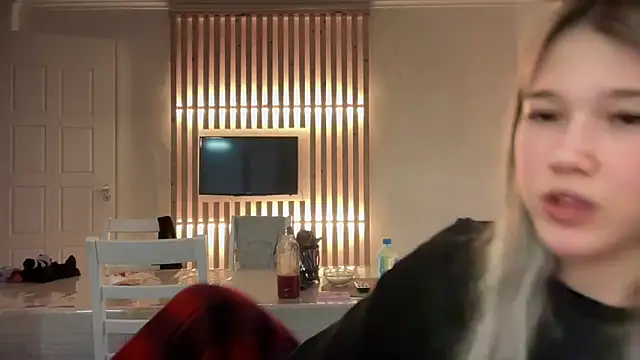 Snapshot of lilXdomiii chatting on 10, 2, 2026 lilXdomiii online show from 10, 2, 2026