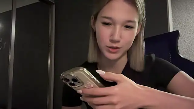 Snapshot of lilXdomiii chatting on 8, 3, 2026 lilXdomiii online show from 8, 3, 2026