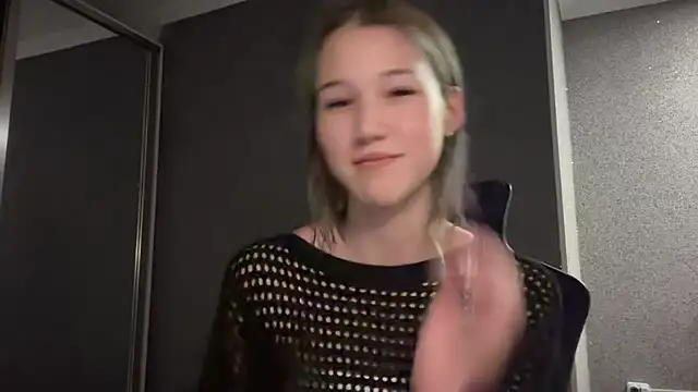 Snapshot of lilXdomiii chatting on 10, 3, 2026 lilXdomiii online show from 10, 3, 2026