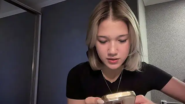 Snapshot of lilXdomiii chatting on 17, 3, 2026 lilXdomiii online show from 17, 3, 2026