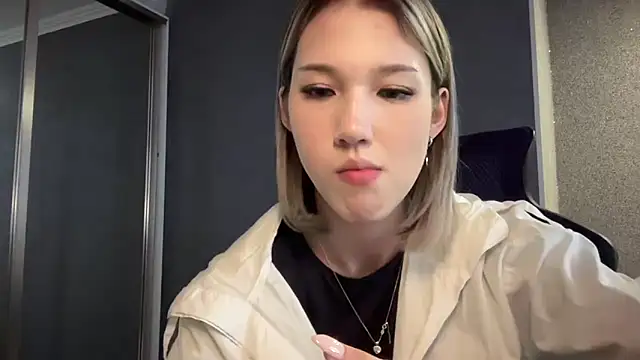 Snapshot of lilXdomiii chatting on 1, 4, 2026 lilXdomiii online show from 1, 4, 2026