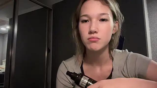 Snapshot of lilXdomiii chatting on 2, 4, 2026 lilXdomiii online show from 2, 4, 2026