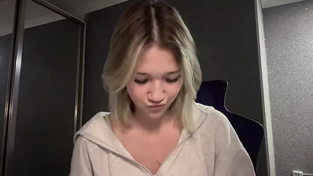 Snapshot of lilXdomiii chatting on 4, 4, 2026 lilXdomiii online show from 4, 4, 2026