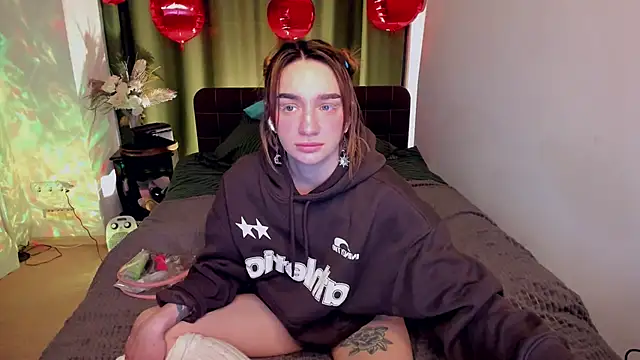 Snapshot of PollyRoseX chatting on 7, 3, 2026 PollyRoseX online show from 7, 3, 2026