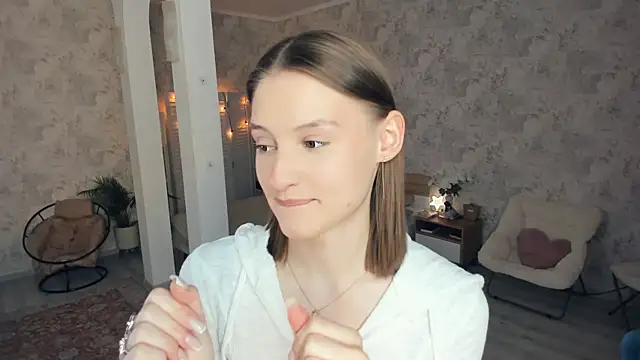 LianneBynon online show from 13, 6, 2026