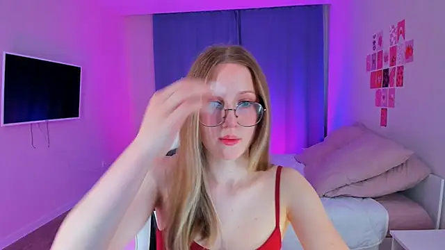 Snapshot of Vega_Taylor chatting on 6, 4, 2026 Vega Taylor online show from 6, 4, 2026