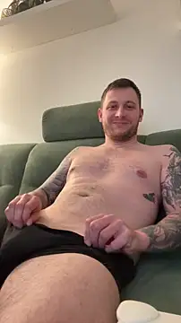 Snapshot of LubasOriginMen chatting on 8, 2, 2026 LubasOriginMen online show from 8, 2, 2026