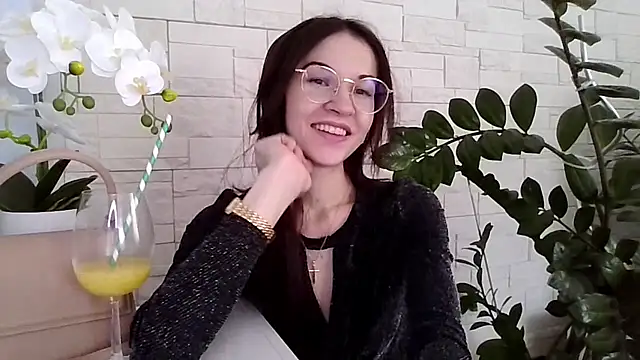 JuliaLovely online show from 19, 2, 2026