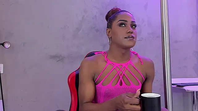 Snapshot of naomi__blair chatting on 8, 5, 2026 naomi blair online show from 8, 5, 2026
