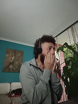 Snapshot of kauzZhomi chatting on 2, 2, 2026 kauzZhomi online show from 2, 2, 2026