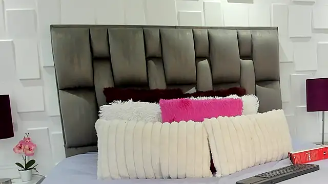 AndreaRusseau online show from 4, 2, 2026