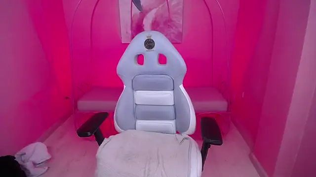 Leya lux  online show from 1, 2, 2026