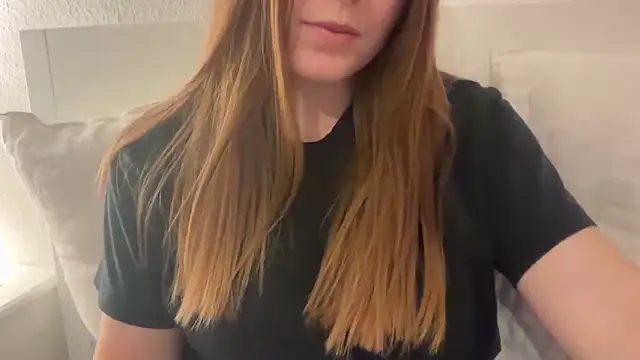 Snapshot of Lucyschickt chatting on 7, 3, 2026 Lucyschickt online show from 7, 3, 2026