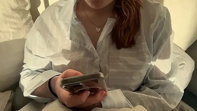 Snapshot of Lucyschickt chatting on 1, 4, 2026 Lucyschickt online show from 1, 4, 2026