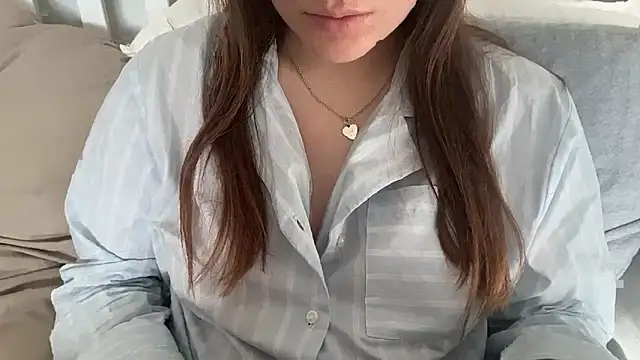 Snapshot of Lucyschickt chatting on 6, 4, 2026 Lucyschickt online show from 6, 4, 2026