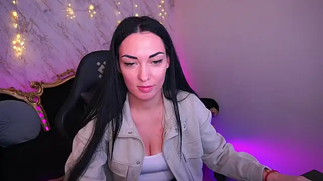 Effie luvv online show from 6, 2, 2026