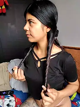 Snapshot of Roxan_King chatting on 3, 3, 2026 Roxan King online show from 3, 3, 2026