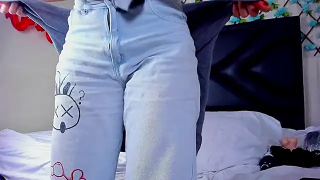 EmmaWilliamss4 online show from 23, 2, 2026