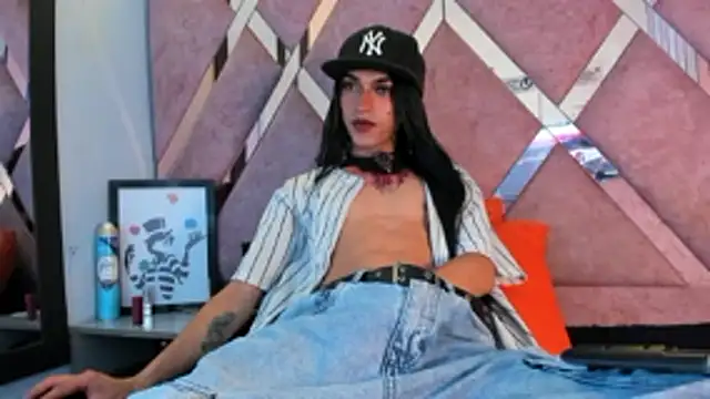 MeghanQueen   online show from 11, 5, 2026