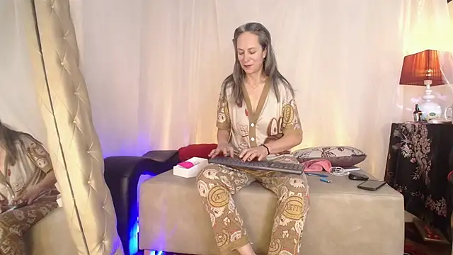laurasofia45 online show from 18, 6, 2026