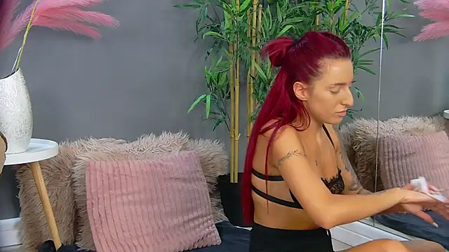 CrystalRedd online show from 17, 6, 2026