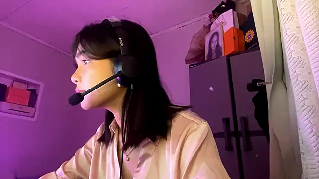 ConstancePorrini online show from 2, 2, 2026