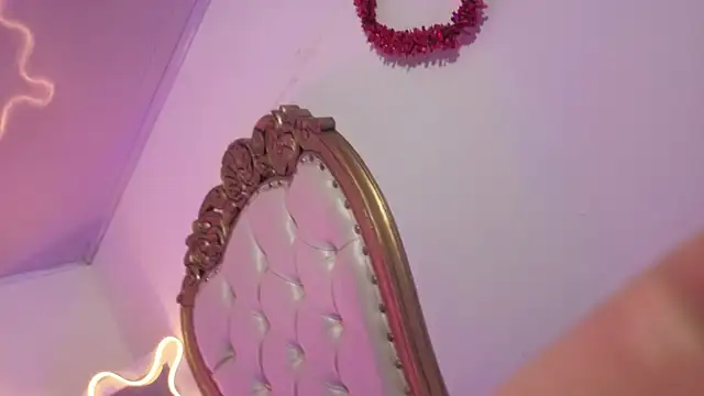 MILAH TAY online show from 13, 2, 2026