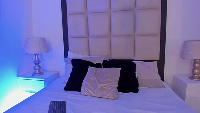 SussyFox online show from 4, 3, 2026