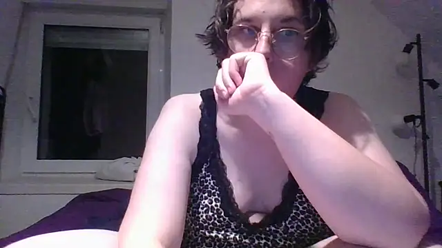 OIseauNoir88 online show from 12, 5, 2026