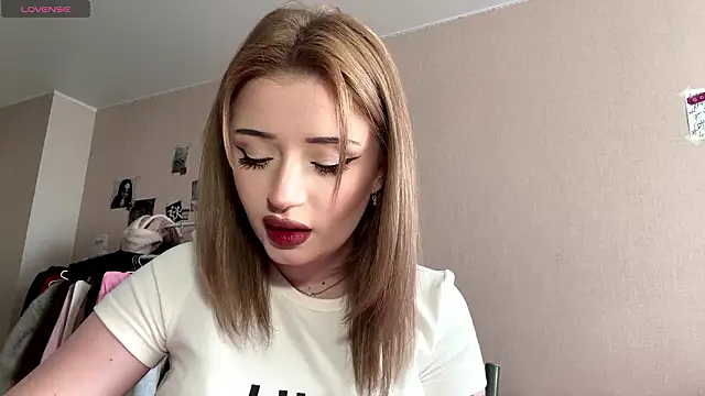 ElaraMyst online show from 3, 2, 2026