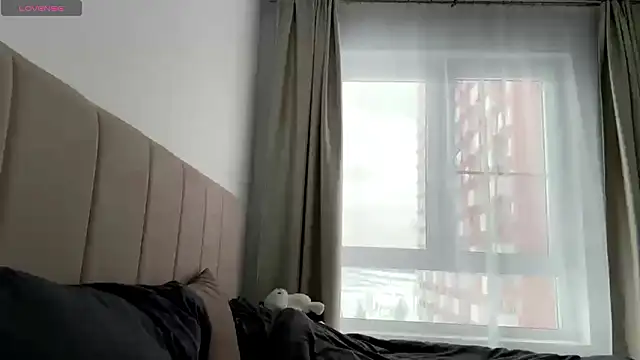 ElaraMyst online show from 8, 2, 2026