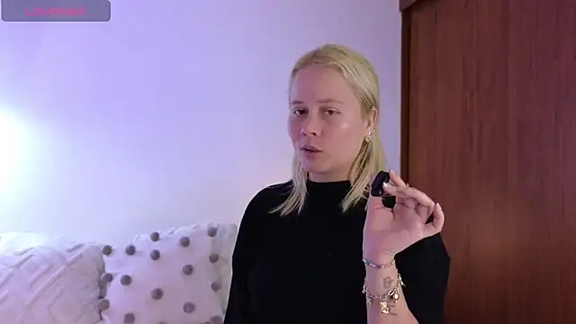 zoee  sweet online show from 13, 4, 2026